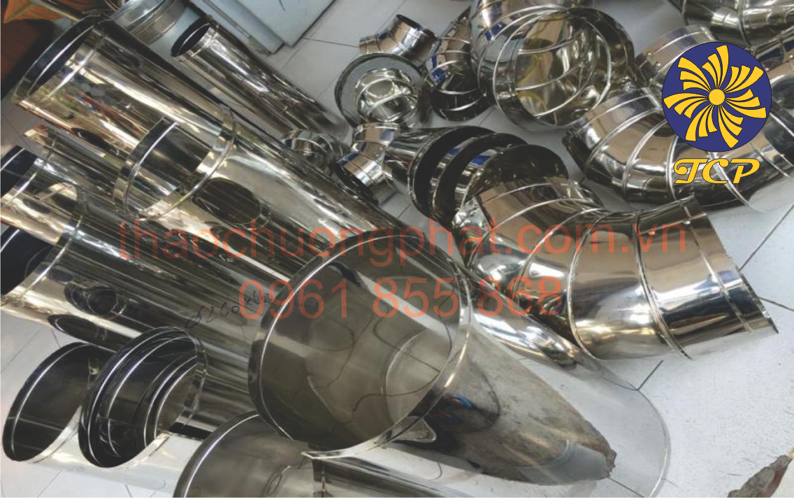 Bọc cách nhiệt là một phần quan trọng trong các hệ thống cung cấp năng lượng và các quy trình công nghiệp. Dưới đây là một số lý do quan trọng: Tiết kiệm năng lượng: Bọc cách nhiệt giúp giữ nhiệt độ nóng hoặc lạnh lại, ngăn chặn sự truyền nhiệt ra môi trường xung quanh. Điều này giúp tiết kiệm năng lượng bằng cách giảm mức độ sử dụng hệ thống làm lạnh hoặc giảm tiêu hao nhiên liệu đốt. Bảo vệ thiết bị và hệ thống: Việc bọc cách nhiệt có thể bảo vệ các thiết bị và hệ thống khỏi sự ảnh hưởng của nhiệt độ cực đoan, giảm nguy cơ hỏng hóc và kéo dài tuổi thọ của chúng. An toàn: Trong một số ứng dụng, việc bọc cách nhiệt cũng có thể giảm nguy cơ cháy nổ bằng cách giảm tiếp xúc với các bề mặt nhiệt độ cao hoặc các chất dễ cháy. Hiệu suất: Bọc cách nhiệt có thể cải thiện hiệu suất hoạt động của hệ thống bằng cách giảm mất nhiệt độ và duy trì điều kiện hoạt động ổn định. Âm thanh và rung động: Trong một số trường hợp, việc bọc cách nhiệt cũng có thể giảm tiếng ồn và rung động từ các thiết bị hoặc quy trình hoạt động bên trong. Tóm lại, việc bọc cách nhiệt không chỉ giúp tiết kiệm năng lượng mà còn cải thiện hiệu suất hoạt động và bảo vệ các thiết bị và hệ thống khỏi sự ảnh hưởng của điều kiện môi trường.